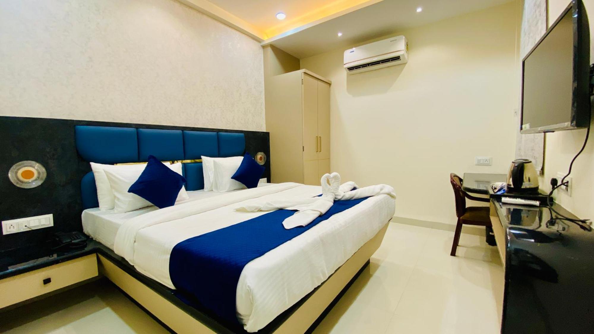 Hotel Aranyasutra Inaya, Indore Exterior foto