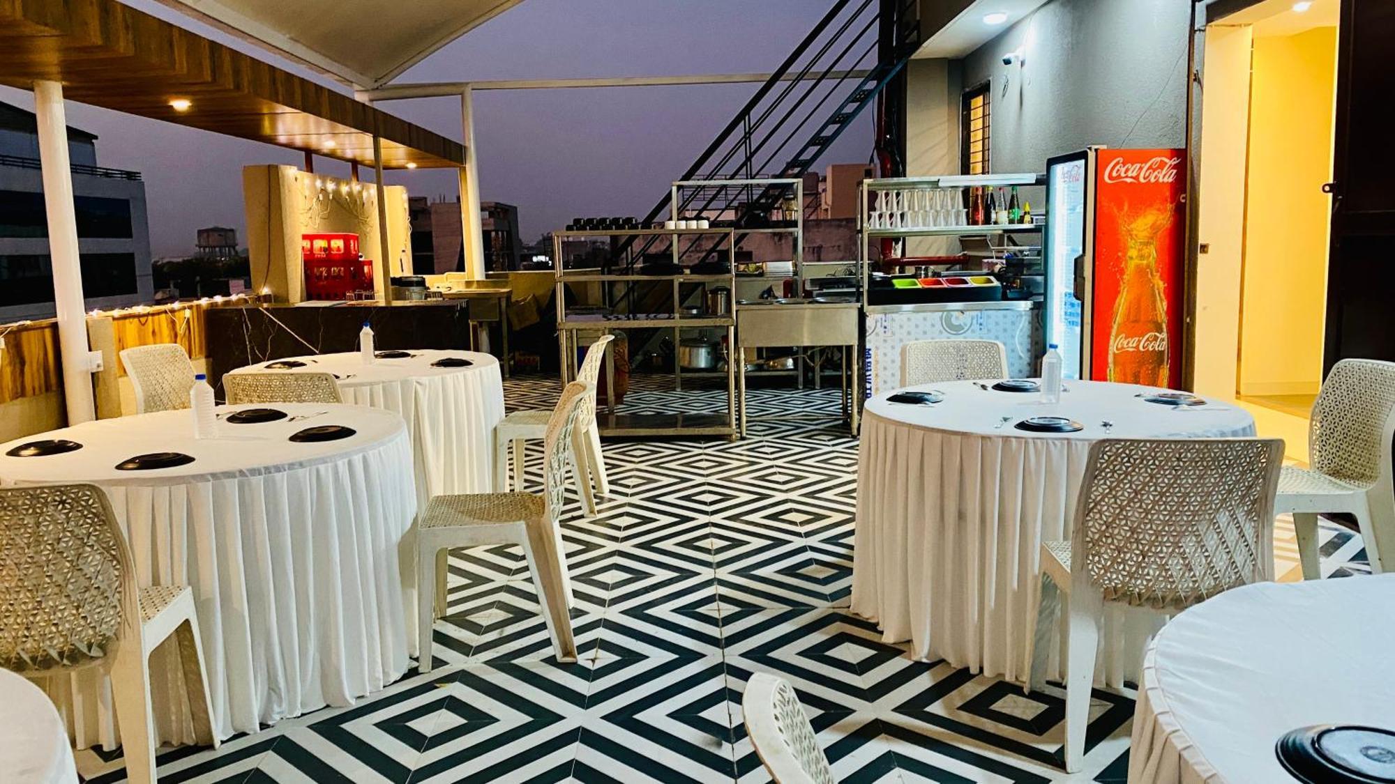 Hotel Aranyasutra Inaya, Indore Exterior foto