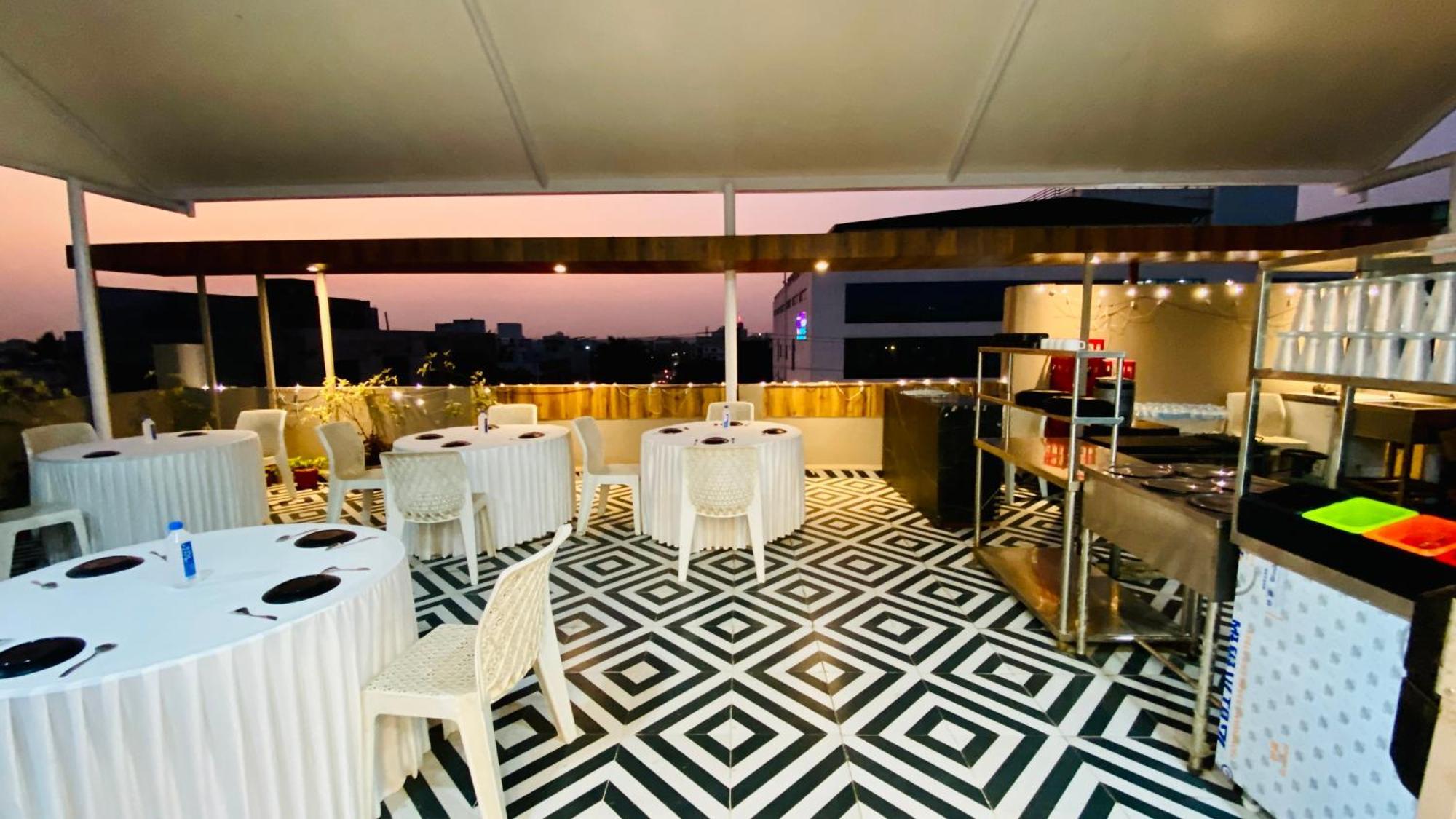 Hotel Aranyasutra Inaya, Indore Exterior foto