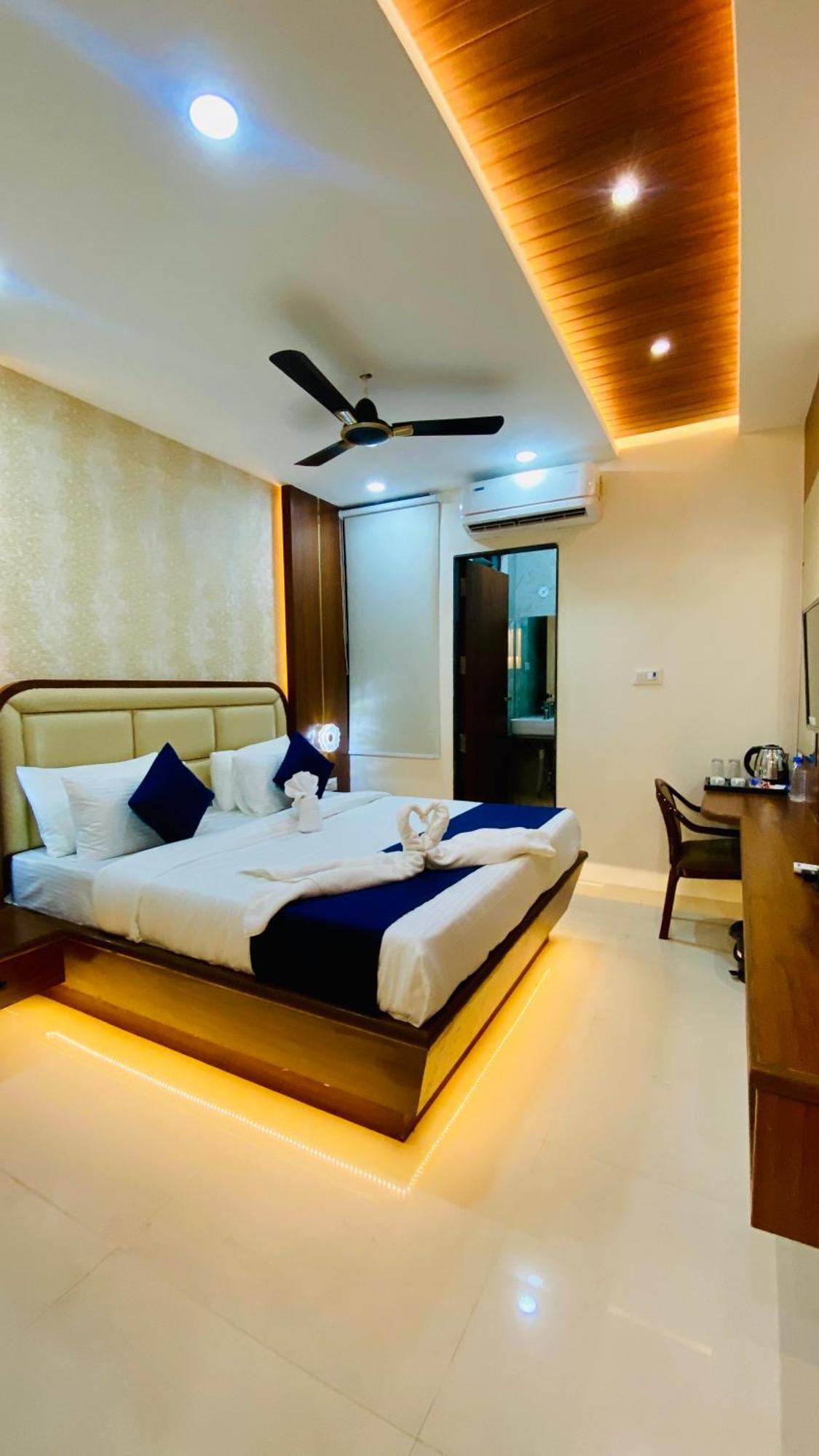 Hotel Aranyasutra Inaya, Indore Exterior foto