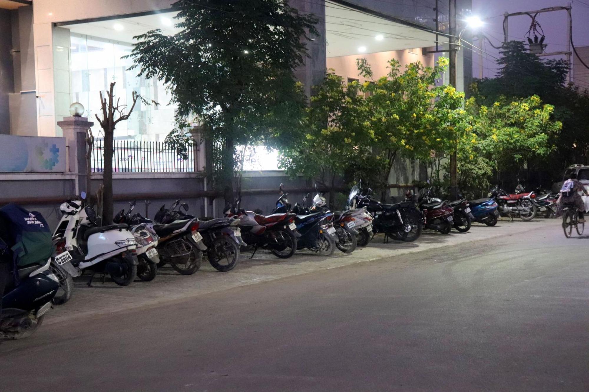 Hotel Aranyasutra Inaya, Indore Exterior foto